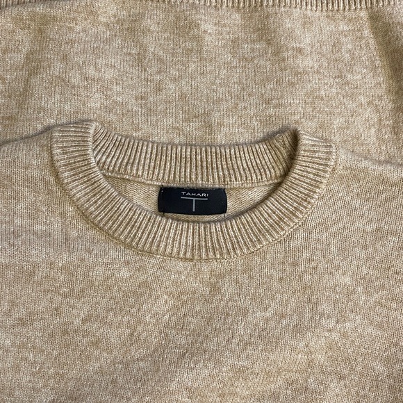 TAHARI Sweater Top Womens Large Golden Beige Side Slits Hi Low  Rib Banded Hem - Picture 2 of 7